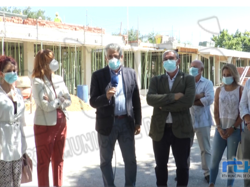 Miguel Andreu y Ana Fidalgo visitan la construcción del nuevo espacio  para el ciclo de cocina en el I.E.S. Salmedina