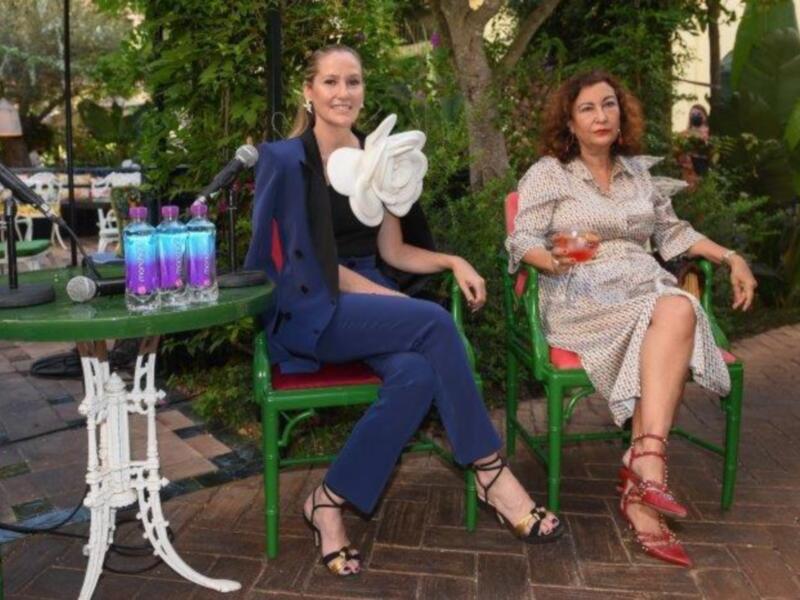 Lourdes Montes apoya a Fiona Ferrer en la presentación de  su libro “La estilista” en Sevilla 
