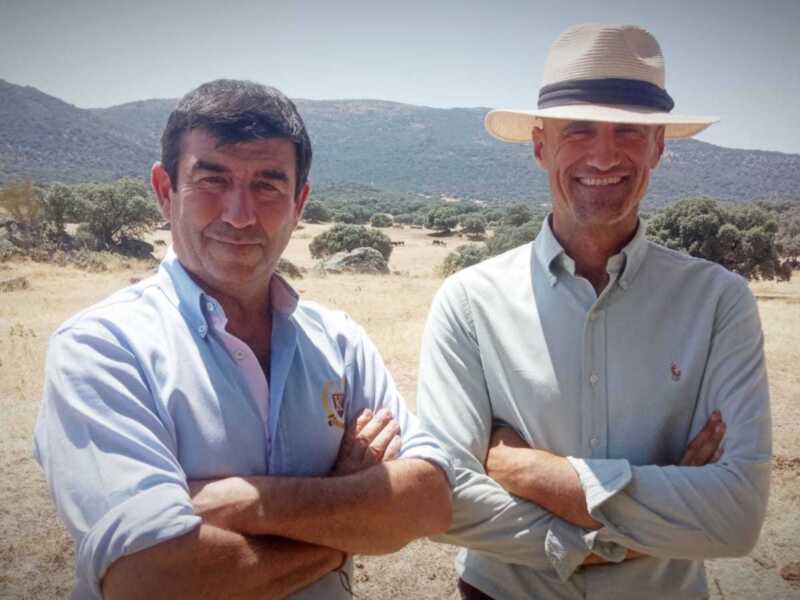 CARMELO GARCÍA Y JESÚS PÉREZ, EMPRESARIOS DE VILLACARRILLO Tras haber ganado el concurso de adjudicación, Carmelo García y Jesús Pérez, serán los emp