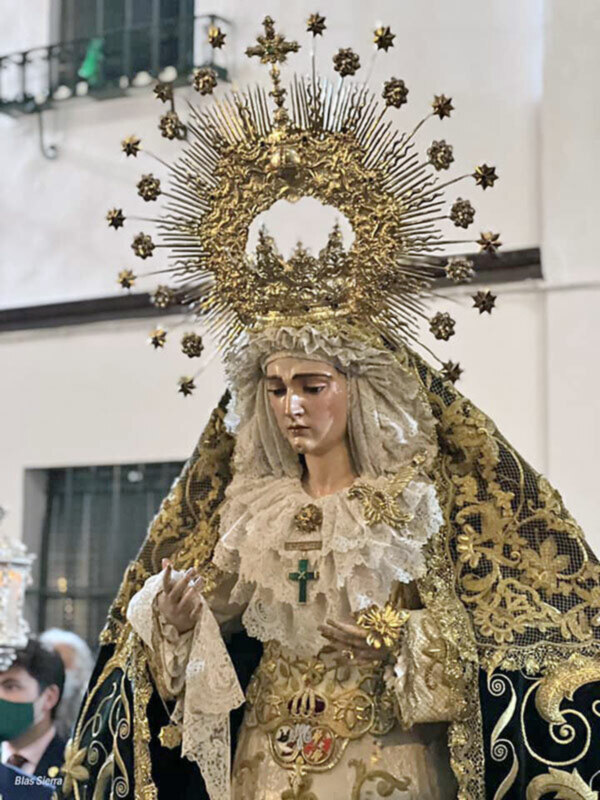 Alcalá del Río volvió a disfrutar de la presencia en sus calles de los Titulares de la Hermandad de la Vera-cruz, para sus cultos