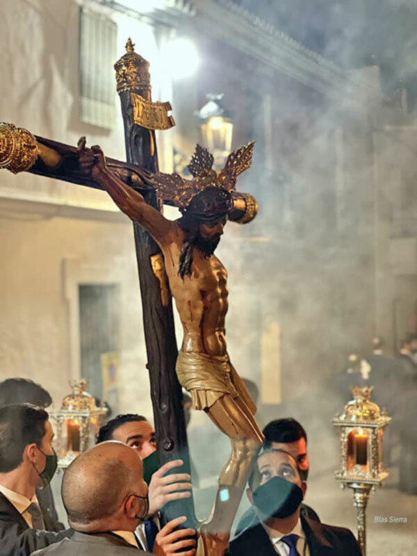 De forma excepcional los titulares de Vera-cruz de Alcalá del Río celebran los cultos anuales en la Parroquia del Municipio