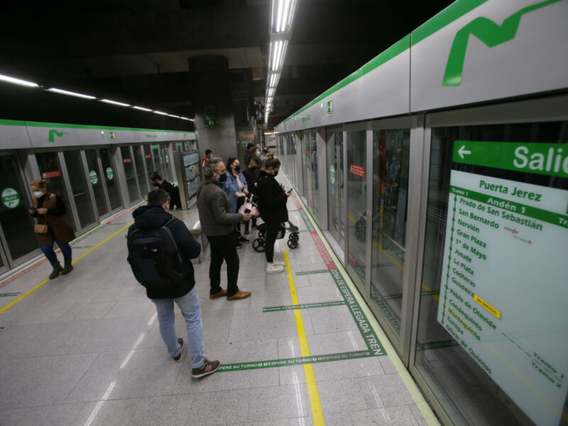Metro de Sevilla ofrece horario ininterrumpido durante la ‘Madrugá’ en esta Semana Santa