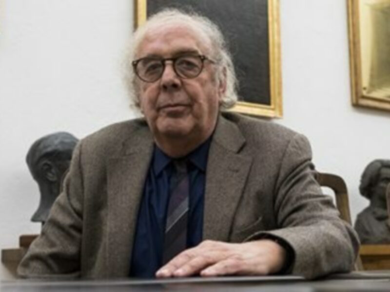 Antonio Jiménez Millán gana el XII Premio Iberoamericano de Poesía Hermanos Machado