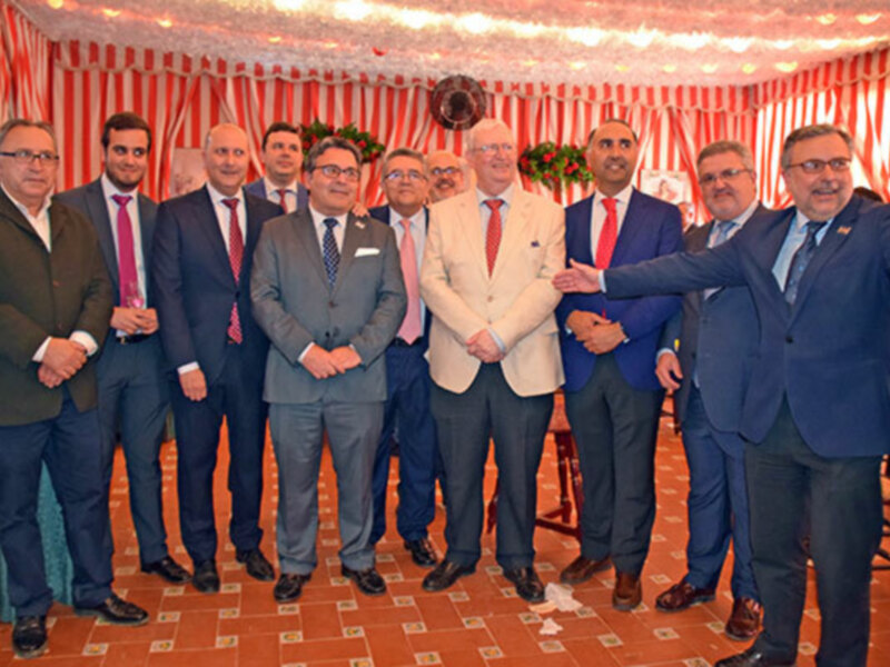 Recepción en la caseta de Ayuntamiento de Sevilla del consejo de Cofradías de Sevilla, Artesano y Hermanos Mayores en la Real Feria de Sevilla