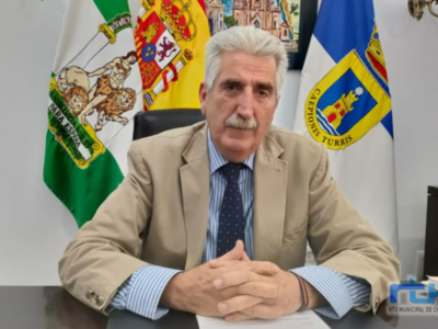El presidente de la Junta, la presidenta de Diputación y el presidente del Consejo Regulador en el comité de honor del Centenario de la Cooperativa