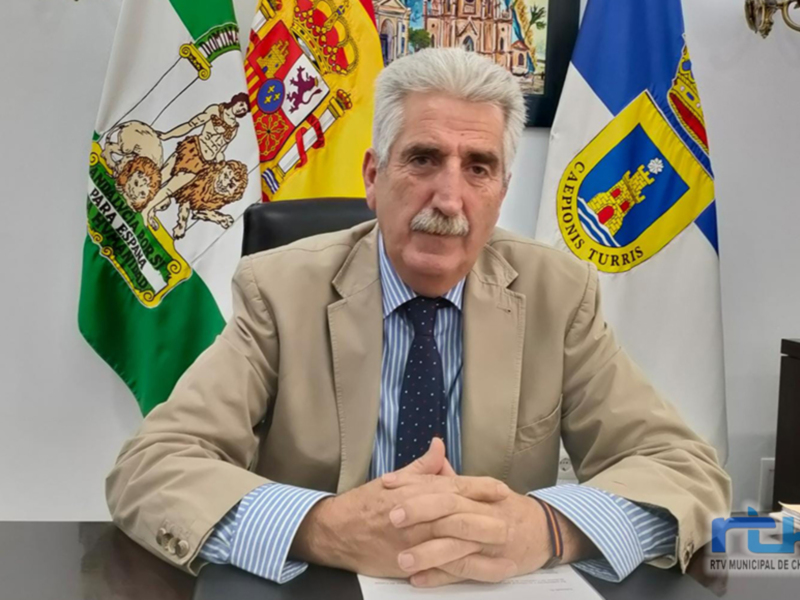 El presidente de la Junta, la presidenta de Diputación y el presidente del Consejo Regulador en el comité de honor del Centenario de la Cooperativa