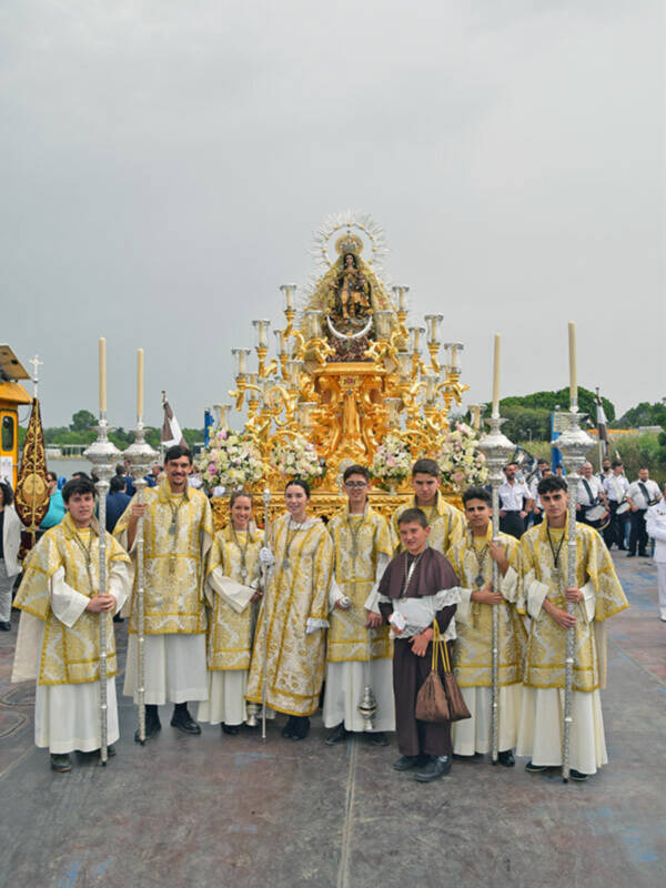 La Virgen del Carmen de Calatrava fue trasladada al primer templo metropolitano por el río  Guadalquivir 