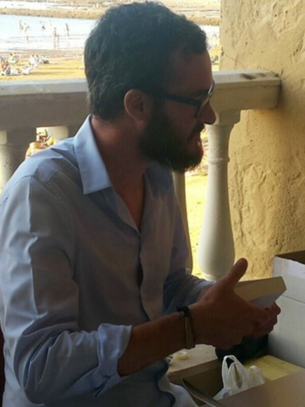 El chipionero Antonio Valderrama lanza una campaña de mecenazgo para la edición de su segunda novela, ‘La hora azul’ 