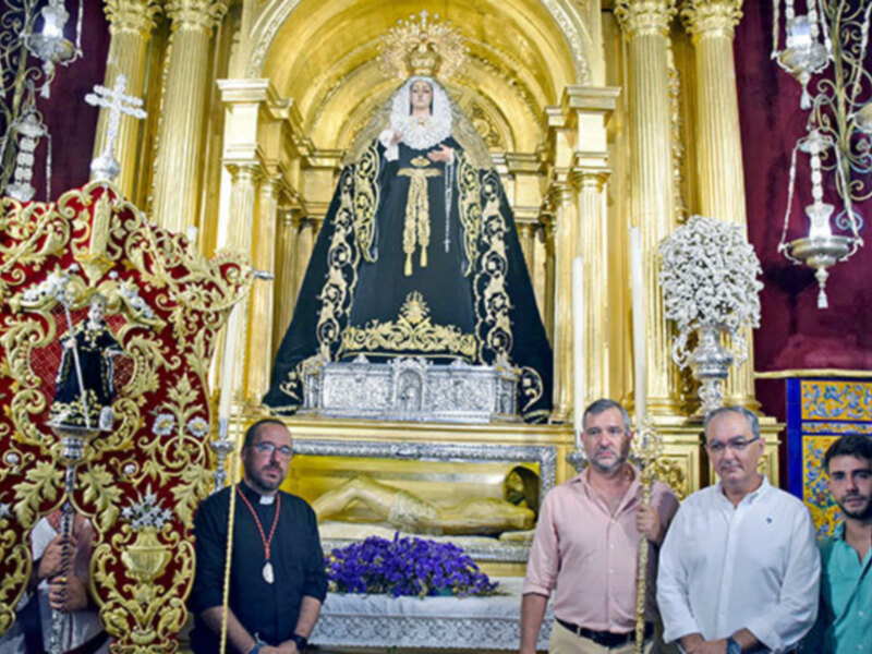 En la Real Ermita de San Gregorio de Alcalá del Río los peregrinos de San Benito saludaron a la corporación del Viernes Santo.