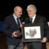 Plácido Domingo recoge su Premio PRE sobre la pista de SICAB.