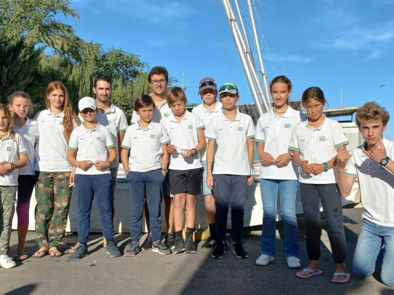 Exhibición de la flota de Optimist del Club Náutico Sevilla