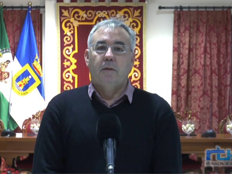 Pepe Mellado denuncia dejadez de la Junta de Andalucía sobre los arreglos necesarios en las viviendas de Lapachar  