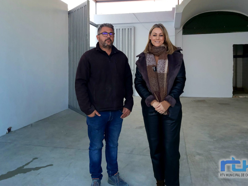 María Naval supervisa los trabajos de remodelación del Mercado de Abastos en su recta final