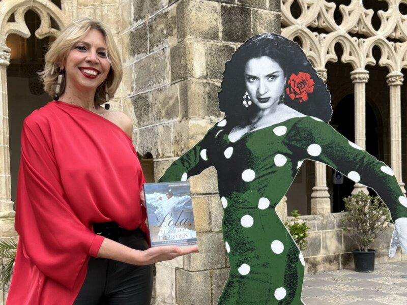 MARINA BERNAL PRESENTÓ EN JEREZ LA NUEVA EDICION De SU LIBRO LOLA EL BRILLO DE SUS OJOS EN HOMENAJE AL CENTENARIO DE LOLA FLORES