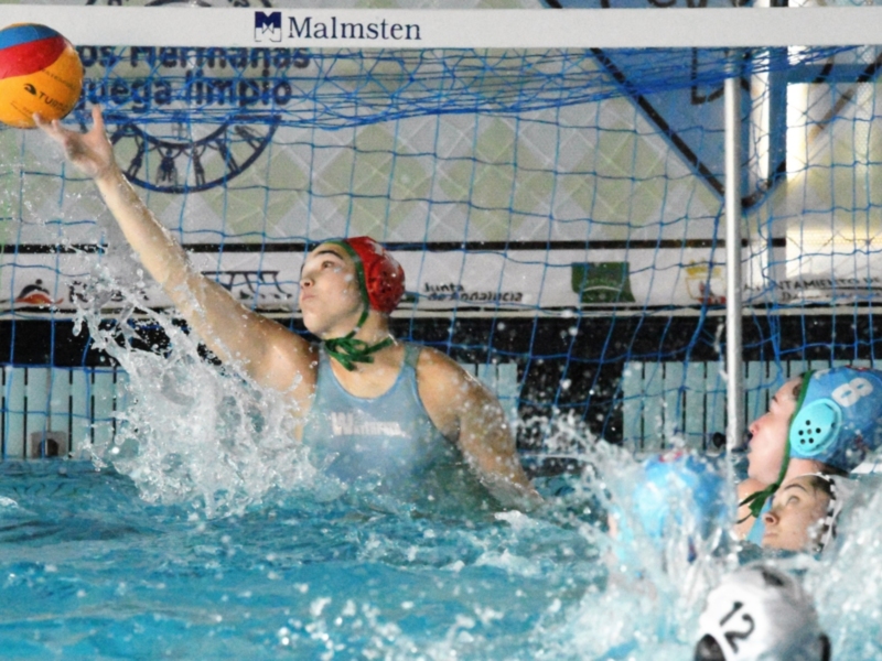 Las chicas del Club Waterpolo Dos Hermanas PQS no hacen los deberes