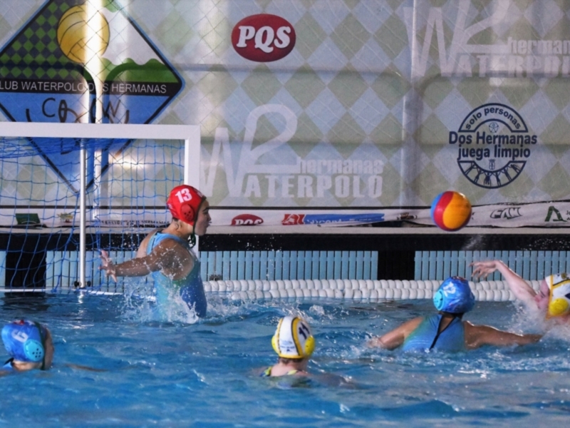 Recital del Club Waterpolo Dos Hermanas PQS en Montequinto para festejar la continuidad en Primera femenina