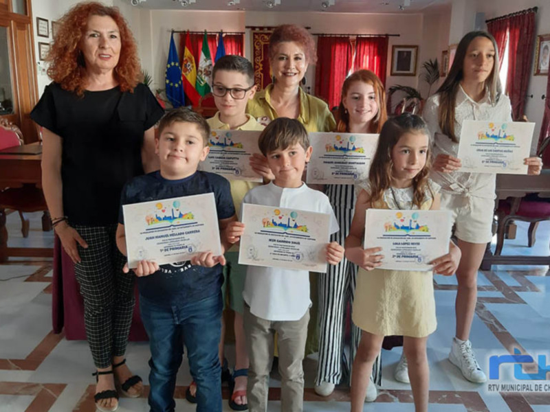 La Delegación de Educación entrega los premios del Concurso Literario Escolar de Chipiona