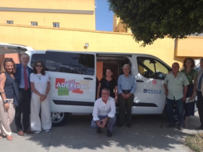  LA FUNDACIÓN REALE DONA UN VEHÍCULO a ADEFISAL