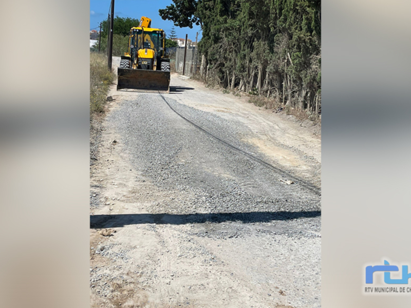 Agricultura realiza mejora y limpia caminos y zonas rurales de Chipiona  