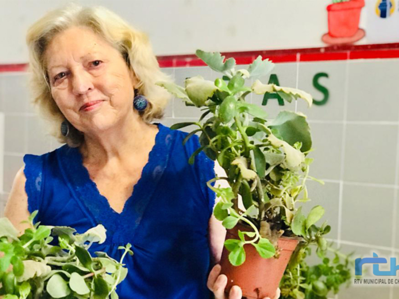 Aurelia Casado lleva al colegio Cristo de las Misericordias su proyecto ‘Macetas Solidarias’ que recauda fondos para Alzheimer 