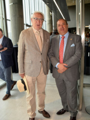 El alcalde de Sevilla, con el nuevo presidente del círculo de empresarios del PCT Raúl Maldonado, con Carlos Delgado de SAMU, José Luis Benavente