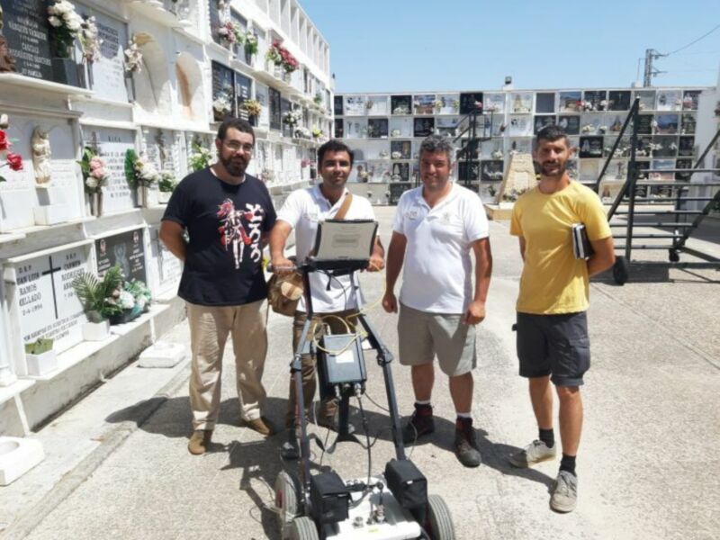 Comienzan los trabajos de geodetección en el Cementerio de Chipiona para localizar posibles fosas comunes del 36