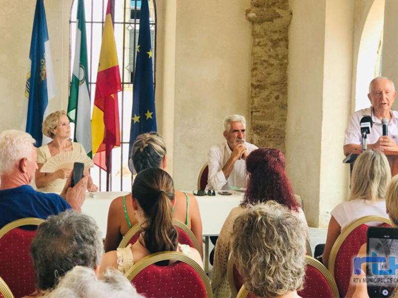 Presentado el libro ‘El Vino y el Moscatel de Chipiona’, de Juan Luis Naval y María Rosa Cadierno
