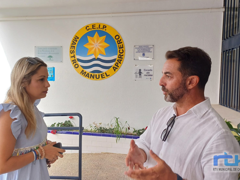 La delegada de Educación supervisa las actuaciones de mantenimiento en el Colegio Maestro Manuel Aparcero  