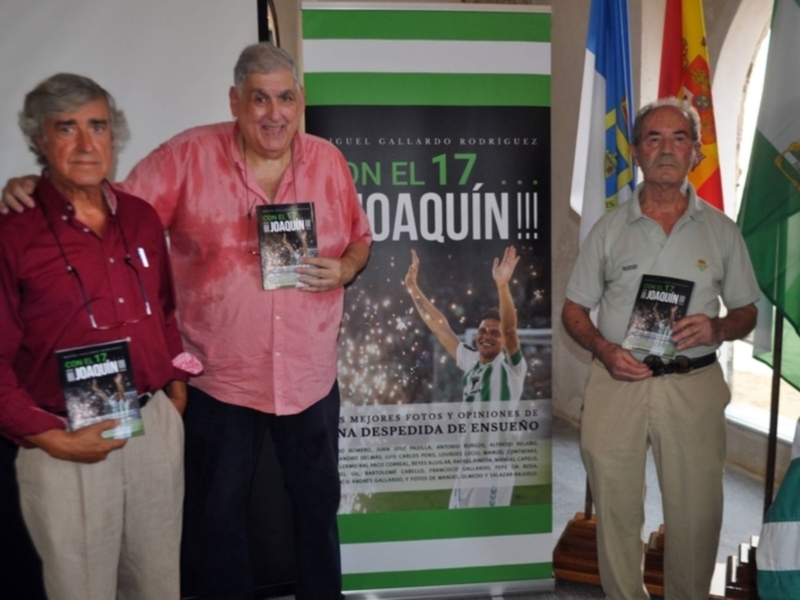 Presentado en Chipiona «Con el 17 ¡¡¡Joaquín!!!», el libro sobre el partido homenaje al futbolista, video 