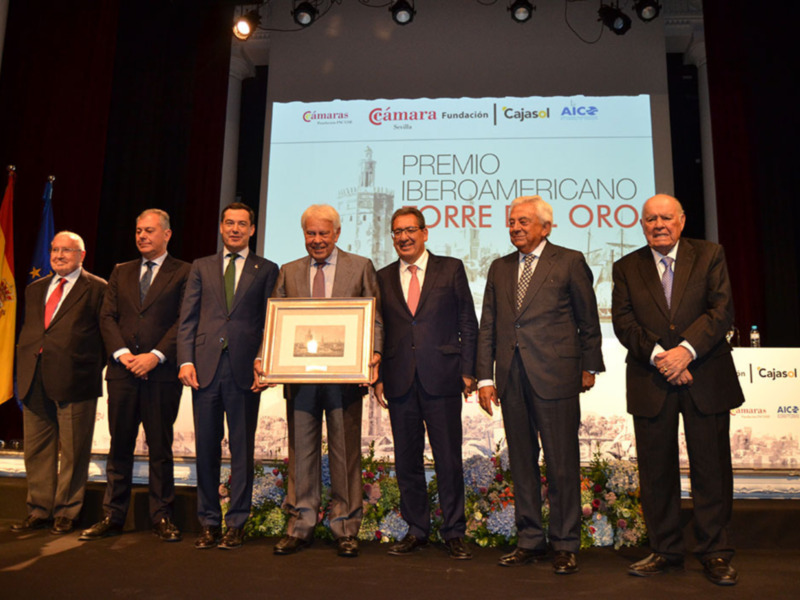  Felipe González recibe el V Premio Iberoamericano Torre del Oro