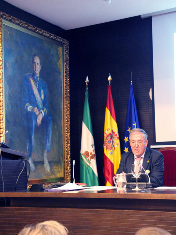 El ponente invitado a la charla coloquio fue el Ilmo. Cónsul general de Filipinas, el ilustre abogado D. José Ignacio Bidón y Vigil de Quiñones