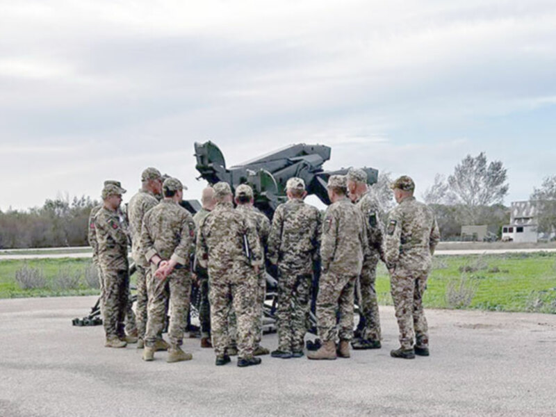 Militares de las Fuerzas Armadas de ucrania recibe  curso en Sevilla relacionada con  los misiles HAWK.