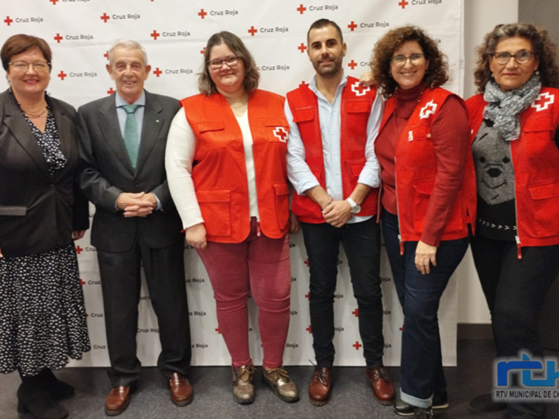 Cruz Roja de Chipiona tributó ayer un reconocimiento a personas voluntarias y sociales y a dos entidades colaboradoras