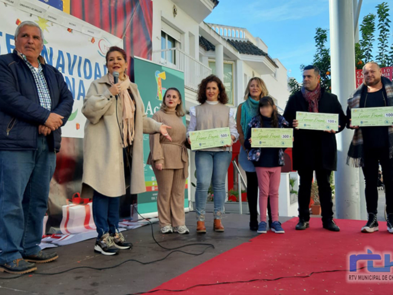 Entregados los premios de escaparatismo navideño a Peluquería y Estética Tere Franco, Anita Palacios Pintura Artística y Peluquería Añete y Quiosco Pl