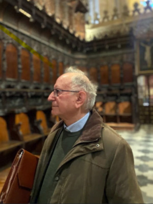 Cintado sucede al Canonico de la Catedral de Sevilla Herminio González Barrionuevo, como nuevo maestro de capilla que desempeñó este oficio desde 1985