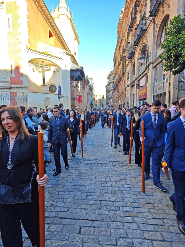 El Cristo de la Redención presidió el Vía-crucis de las Hermandades de Sevilla que fue hasta la Catedral hispalense