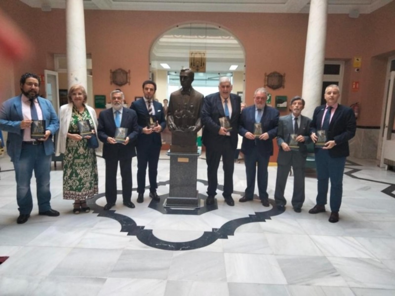 Gran éxito en la presentación del libro ,  “Como sonríe Sevilla…” del padre Ramon Cué , en el Ateneo de Sevilla 
