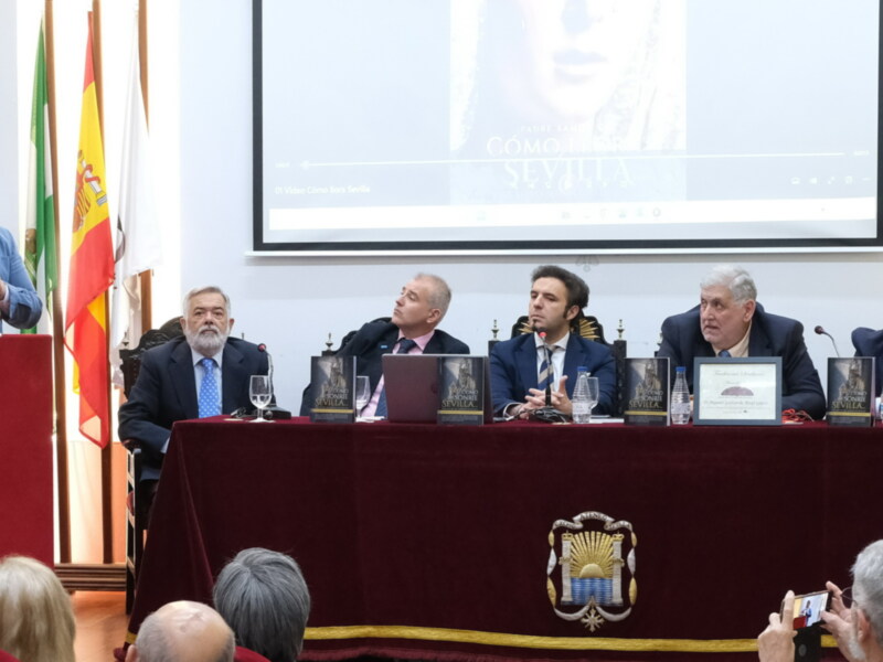 Juanma Labrador en la Presentación en el Ateneo del libro "Cómo sonríe Sevilla"