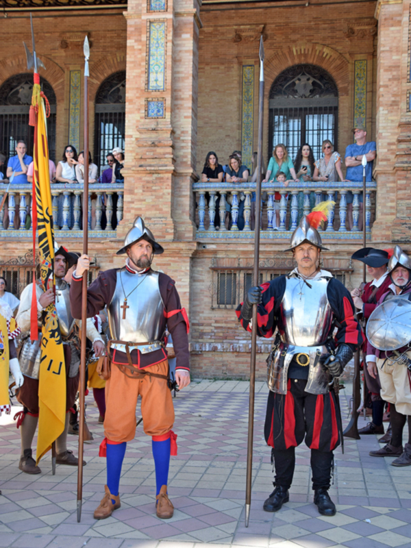 La Plaza de España, de Sevilla escenario de recreaciones de antiguos ejércitos españoles y extranjero 