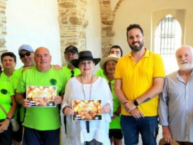 Fiestas entrega los premios del concurso ‘Noche iluminada de las velas de Chipiona’ a Emilia Manuela Vivas y Antonio Jiménez