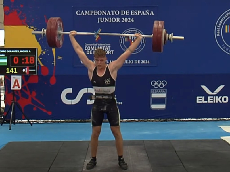 El haltera chipionero Miguel Ángel Chamorro logra un oro y un bronce el Campeonato de España Junior   