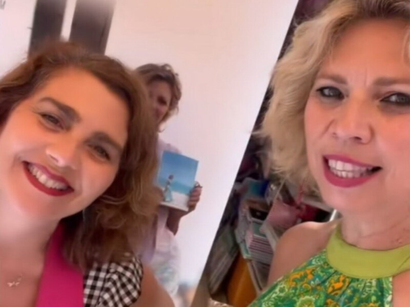 Marina Bernal estuvo más de tres horas firmando ejemplares de sus últimos libros, en la librería Central de Chipiona.