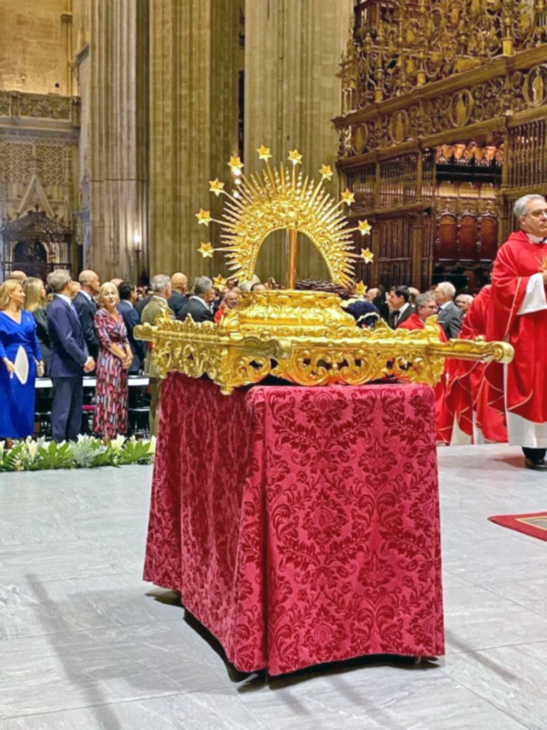 "Solemne Coronación de la Virgen de la Piedad del Baratillo en Sevilla" 