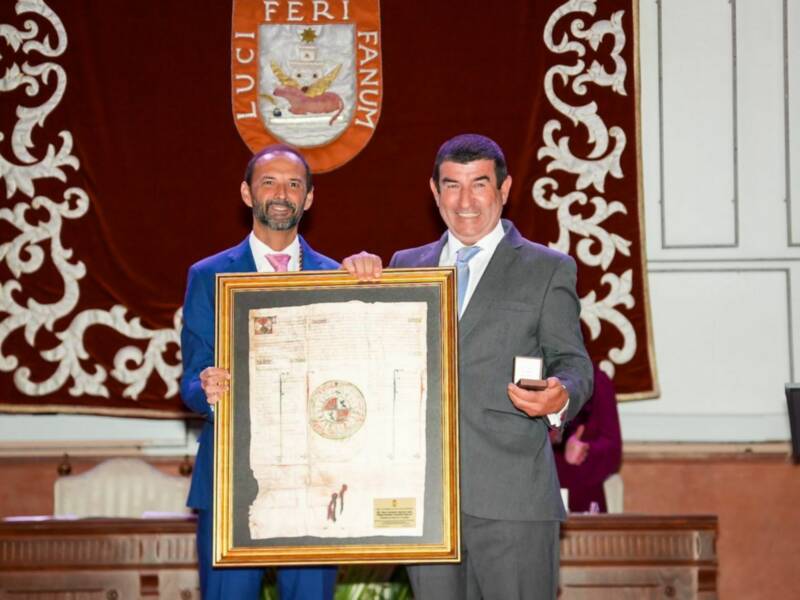 Carmelo García recibe la ‘Insignia de Oro’ de Sanlúcar de Barrameda