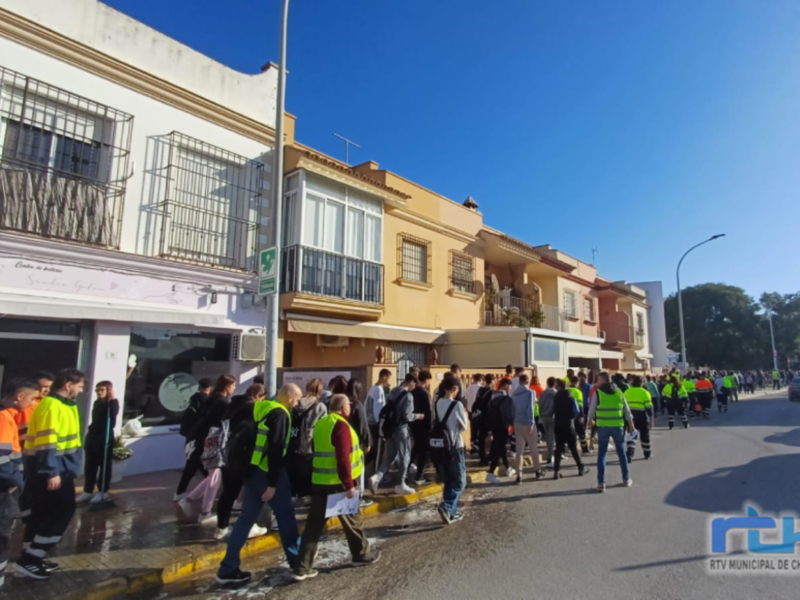 Un simulacro de evacuación en el I.E.S Salmedina pone fin al programa sobre el Maremoto de Lisboa en Chipiona  