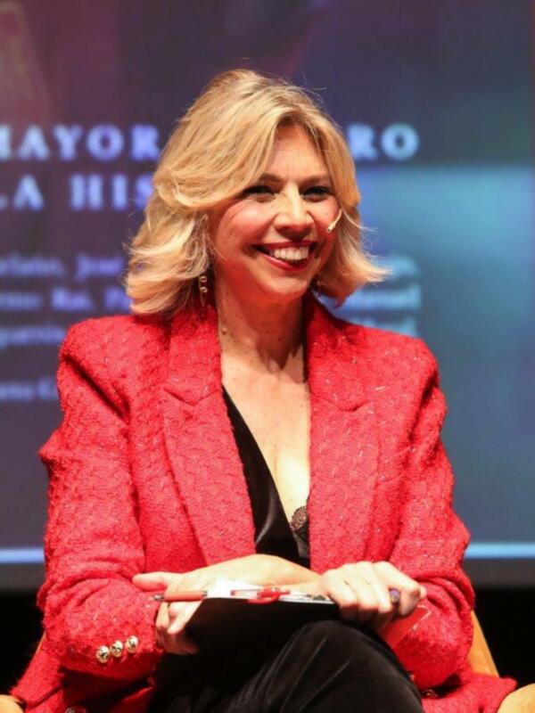 Marina Bernal presentó el libro El adiós de Jesús Navas en el Teatro Cajasol de Sevilla (Vídeo)
