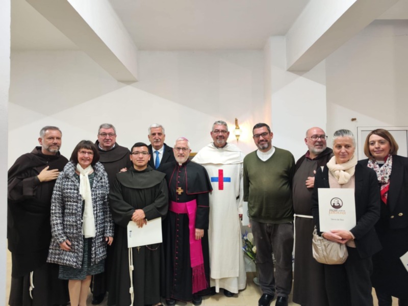 El alcalde de Chipiona Luis Mario Aparcero  en Tánger con el rector del Santuario,al inicio del proceso de beatificación del Padre José Lerchundi