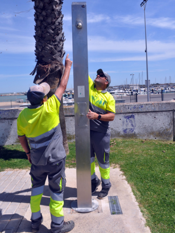 Las playas de Chipiona tendrán servicios de duchas y lavapiés desde comienzo de temporada