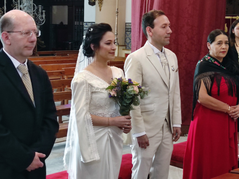 Unos novios de Colombia y su familia, se desplazan a Chipiona, para contraer matrimonio