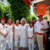 Navarros en Sevilla celebran el inicio de los Sanfermines desde el Kiosco de Doñana